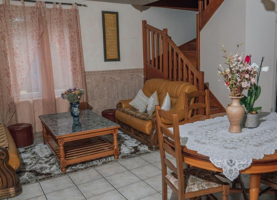 La Perle Rose Only Women Femmes Uniquement Apartment Vénissieux Екстериор снимка