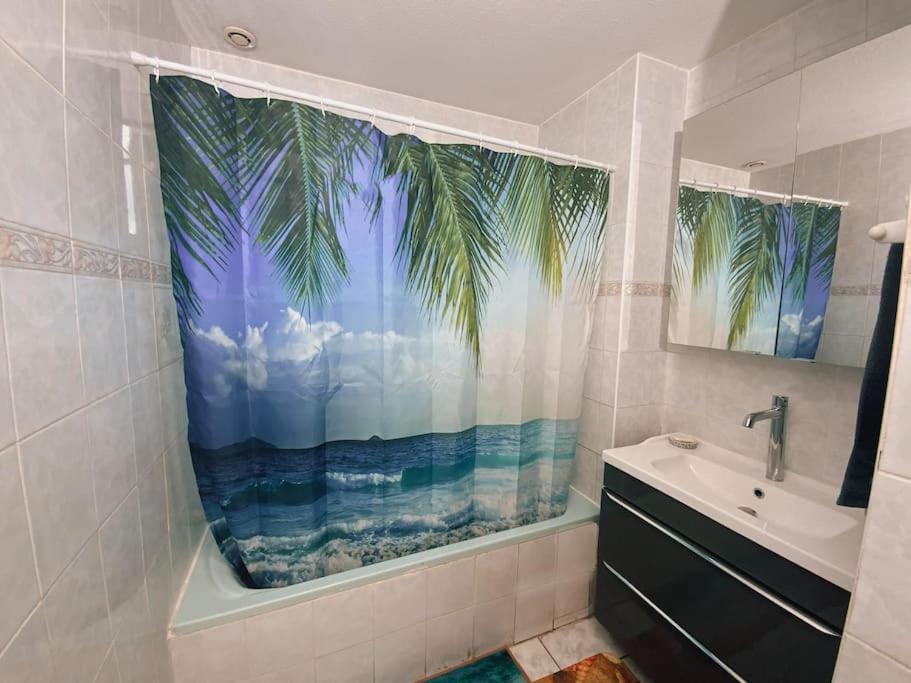 La Perle Rose Only Women Femmes Uniquement Apartment Vénissieux Екстериор снимка