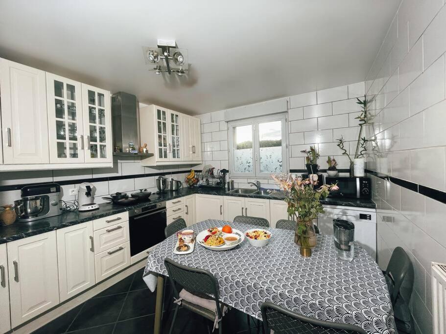La Perle Rose Only Women Femmes Uniquement Apartment Vénissieux Екстериор снимка